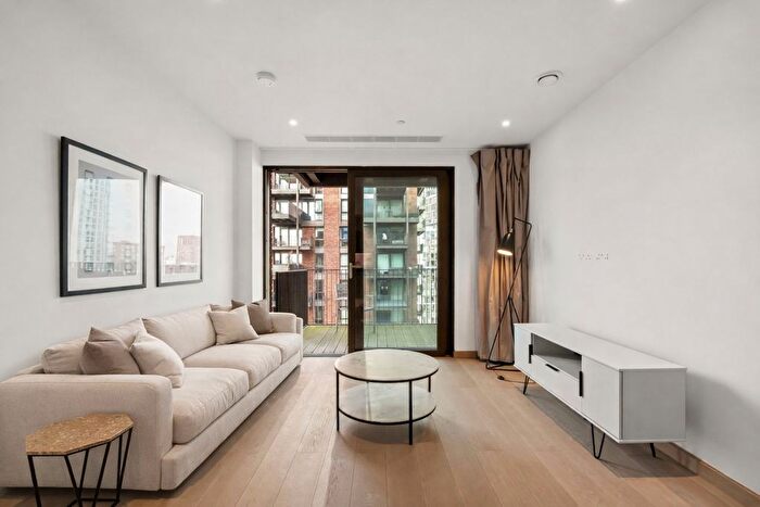 2 Bedroom Flat To Rent In Legacy Building, Viaduct Gardens, SW11
