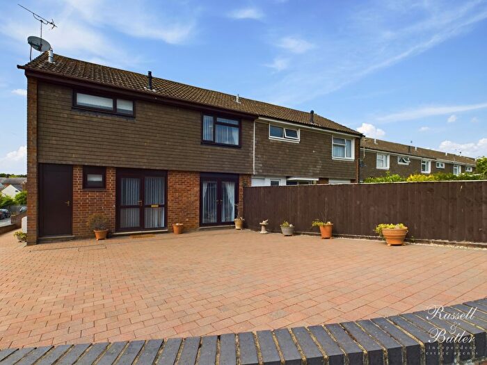 3 Bedroom Semi-Detached House For Sale In The Rise, Gawcott, Buckingham, MK18