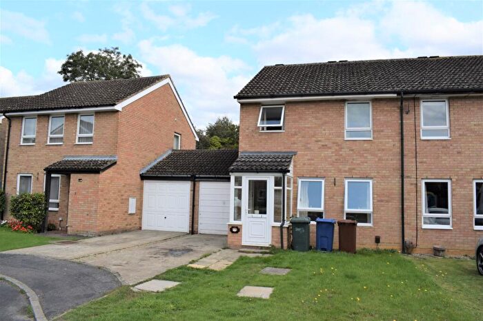 3 Bedroom Semi-Detached House To Rent In Broad Close, Kidlington, OX5