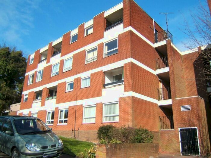 2 Bedroom Flat To Rent In Bundle Hill, Halesowen, B63