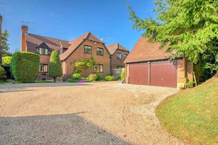 4 Bedroom Detached House For Sale In Shepherds Lane, Caversham Heights, RG4