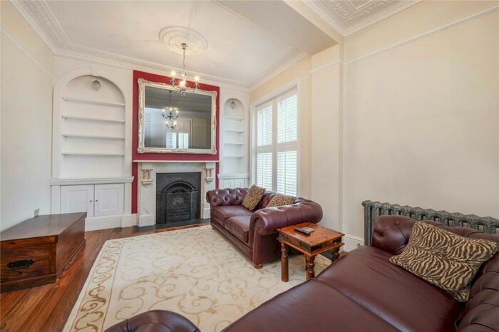 4 Bedroom End Of Terrace House To Rent In Well Walk, Hampstead, NW3