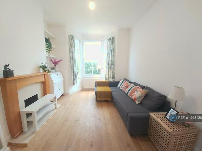 2 Bedroom Maisonette To Rent In Cambray Road, London, SW12