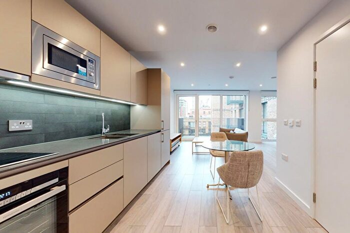 Studio To Rent In New Kent Road, London, SE1