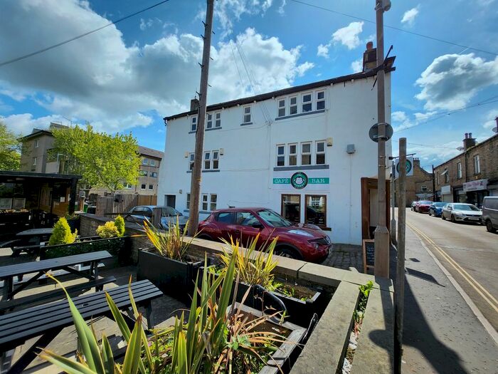 2 Bedroom Flat To Rent In Southgate, Elland, HX5