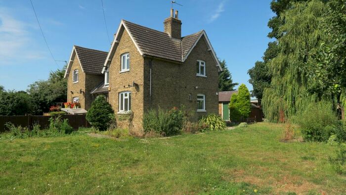 3 Bedroom Property To Rent In Chapter Farm Cottages, Watling Street, Strood, Rochester, ME2
