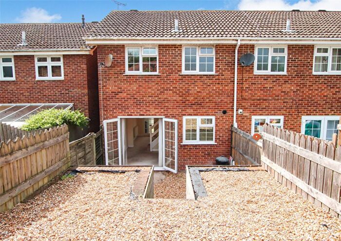 3 Bedroom End Terrace House For Sale In Samber Close, Lymington, Hampshire, SO41