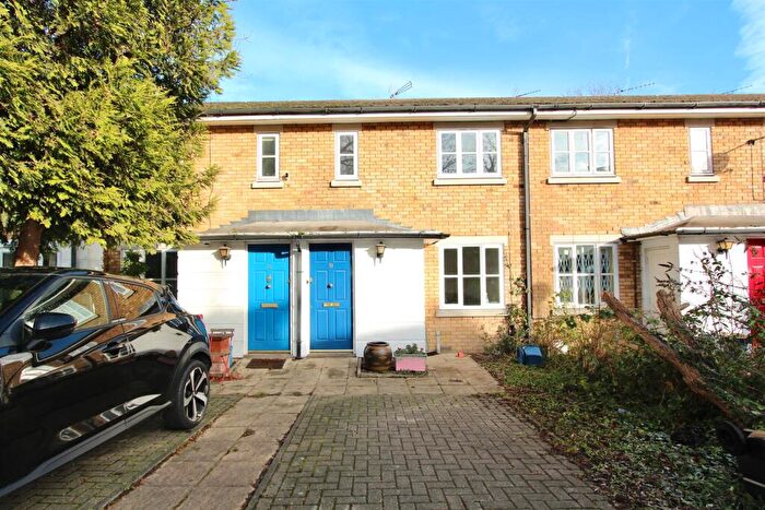 2 Bedroom Terraced House To Rent In Royal Close, N16