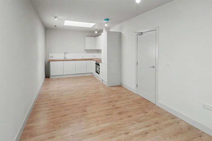 1 Bedroom Flat To Rent In High Street, Rushden, NN10