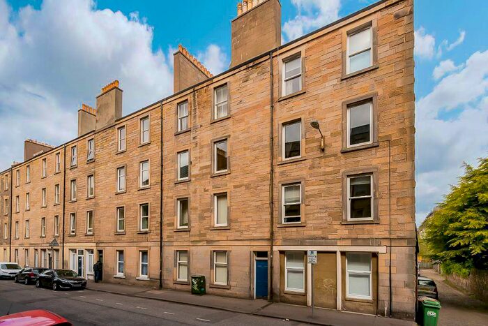 2 Bedroom Flat To Rent In Brunswick Road, Hillside, Edinburgh, EH7