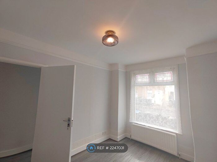 3 Bedroom Terraced House To Rent In Gloucester Road, Croydon, CR0