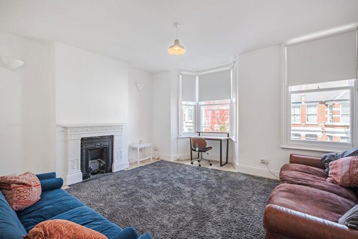 3 Bedroom Flat To Rent In Bracewell Road, London, W10