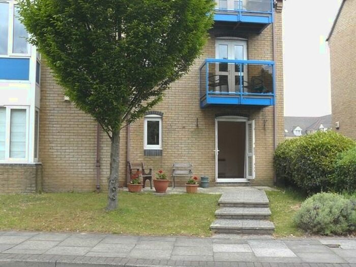 2 Bedroom Flat To Rent In Atlantic Close, Southampton, SO14