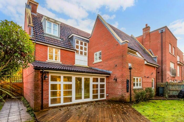 5 Bedroom Detached House To Rent In Royal Victoria Park Bristol, BS10