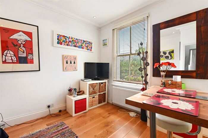 1 Bedroom Flat To Rent In First Floor Flat, Rydon Street, N1