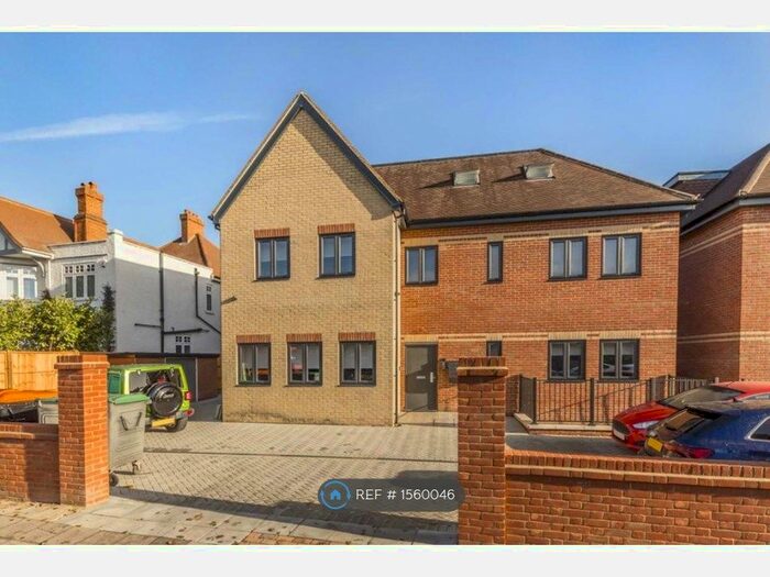 3 Bedroom Flat To Rent In Gunnersbury Avenue, London, W5