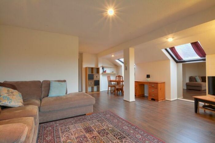 1 Bedroom Flat To Rent In London Road, Crawley, RH10