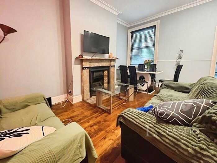 5 Bedroom Terraced House To Rent In Albion Road, Manchester, M14