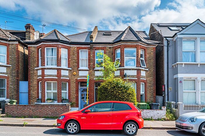 2 Bedroom Flat To Rent In Stockfield Road, Streatham Hill, London, SW16