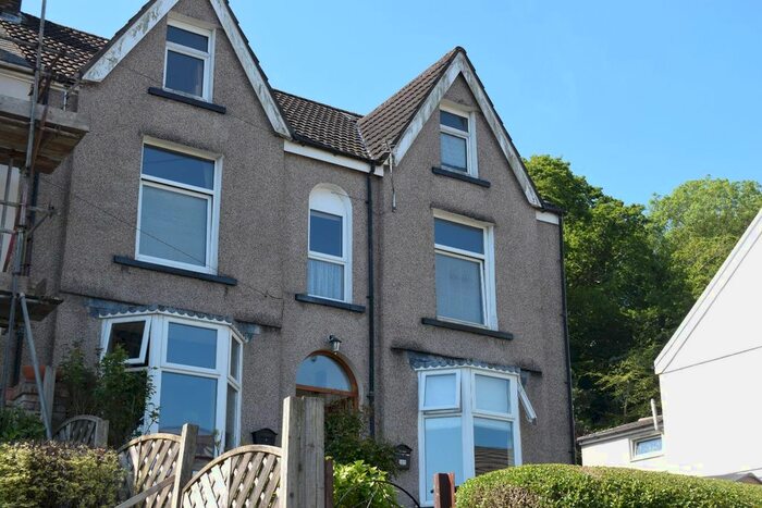2 Bedroom Property To Rent In Overland Road, Mumbles, Swansea, SA3