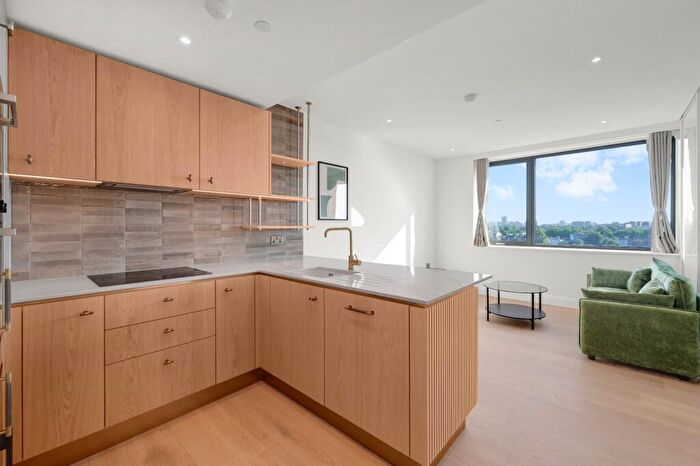 Flat To Rent In Engine House Way, Chalk Farm, NW1