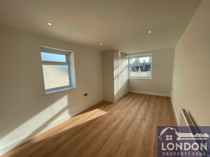 2 Bedroom Flat To Rent In Kidderminster Road, Croydon, CR0