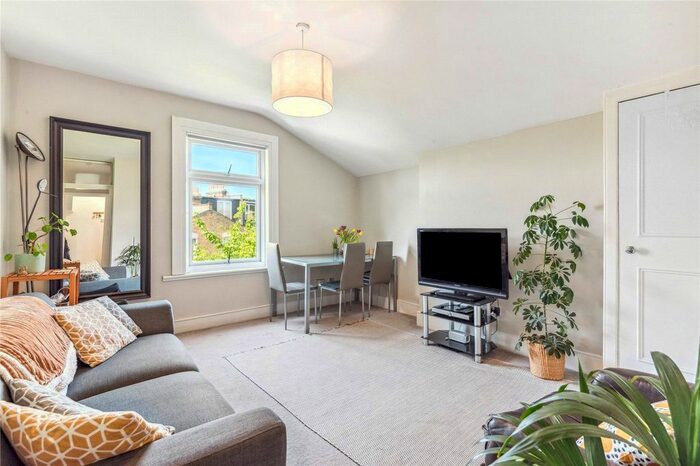 2 Bedroom Flat To Rent In Cavendish Road, London, SW12