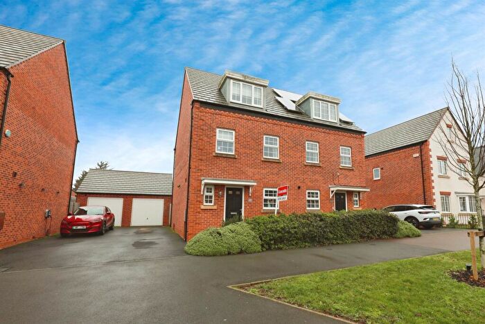 3 Bedroom Semi-Detached House For Sale In Peabody Way, Warwick, CV34