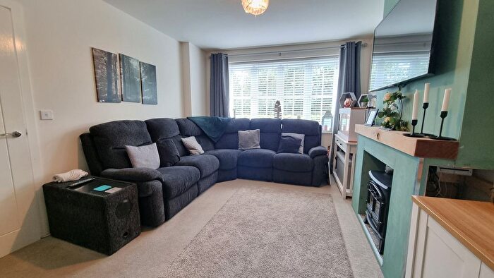 4 Bedroom Detached House For Sale In Moorhen Grove, Southam, CV47