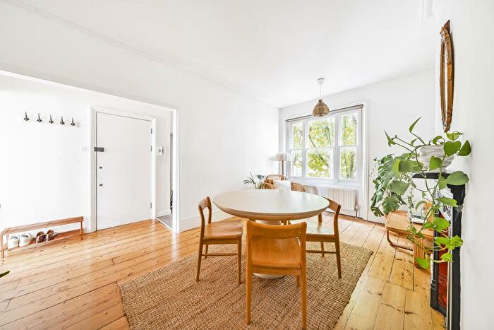 2 Bedroom Apartment To Rent In Southwood Lane, Highgate, N6