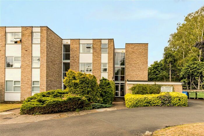 2 Bedroom Flat To Rent In Woodview Court, Queens Road, Weybridge, Surrey, KT13