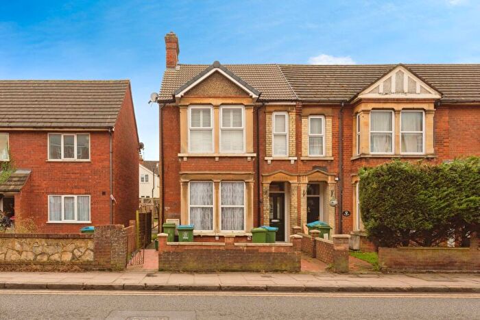 2 Bedroom Apartment For Sale In High Street, Aylesbury, HP20