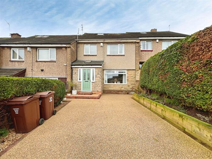 4 Bedroom Town House For Sale In Parkstone Drive, Bradford, BD10