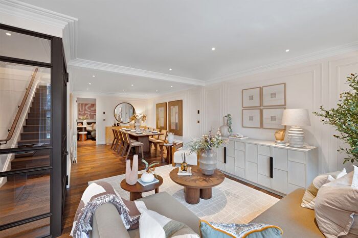 3 Bedroom Flat For Sale In Charles Street, Mayfair, London, W1J