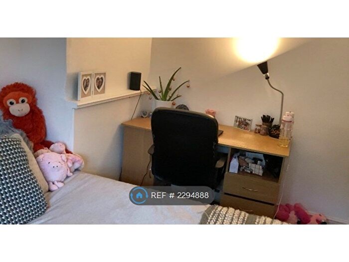 4 Bedroom Semi-Detached House To Rent In Broadlands Road, Southampton, SO17