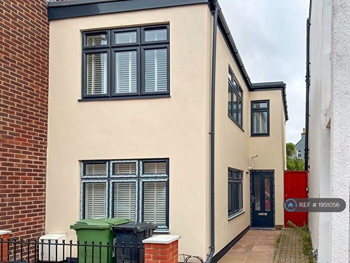 3 Bedroom Semi-Detached House To Rent In Richmond Road, Southsea, PO5