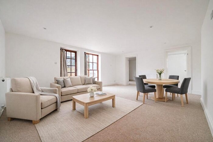 2 Bedroom Apartment To Rent In Grafton Road, Cheltenham, Gloucestershire, GL50