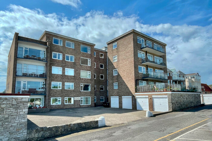 2 Bedroom Flat For Sale In Rempstone Road, Swanage, BH19