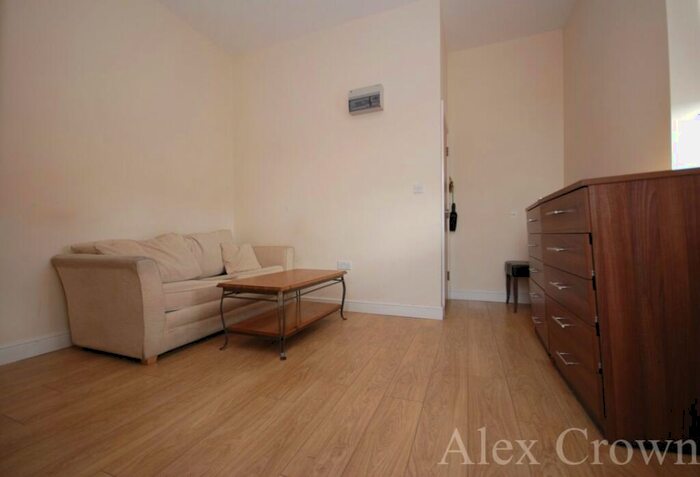 1 Bedroom Flat To Rent In Bounds Green Road, Bounds Green, N11