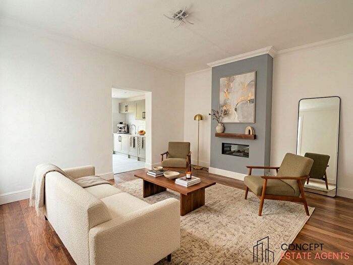 3 Bedroom Semi-Detached House To Rent In Bickersteth Road, Tooting Broadway, London, SW17
