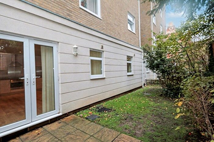 2 Bedroom Flat To Rent In Maple Road, Surbiton, KT6