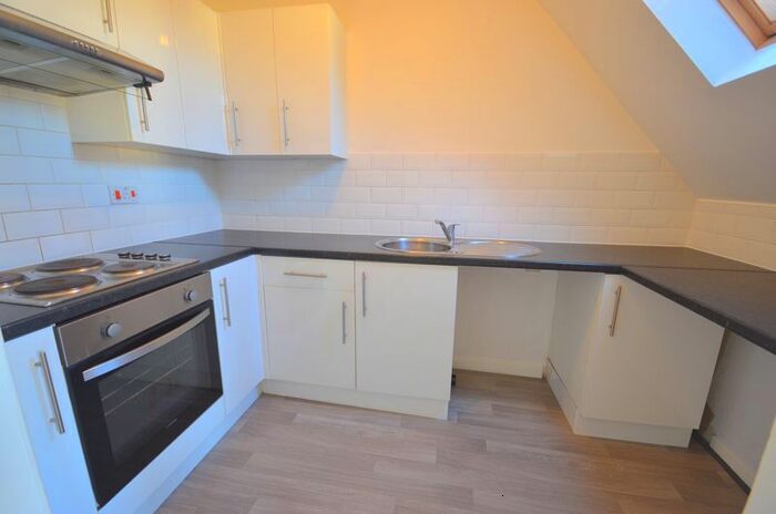 2 Bedroom Flat To Rent In Holdenhurst Road, Bournemouth, BH8