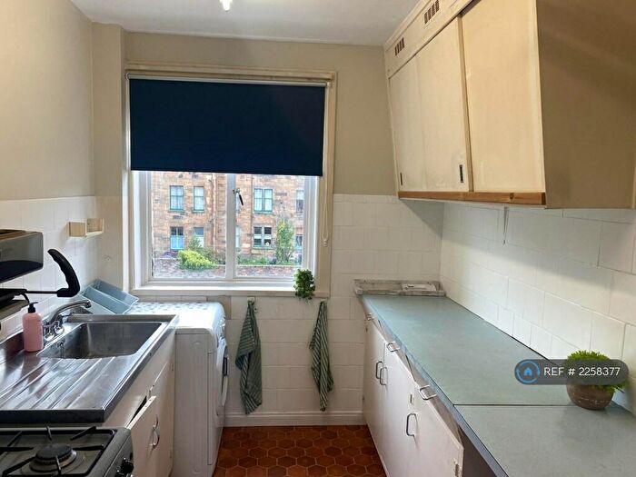 3 Bedroom Flat To Rent In Darnley Gardens, Glasgow, G41