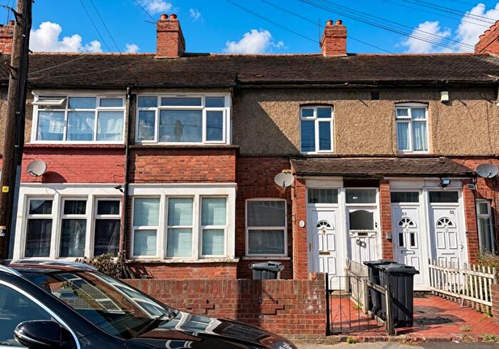 3 Bedroom Flat For Sale In A Perrymans Farm Road, Ilford, Redbridge, IG2