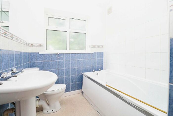 3 Bedroom House To Rent In Valley Grove, Pudsey, Uk, LS28