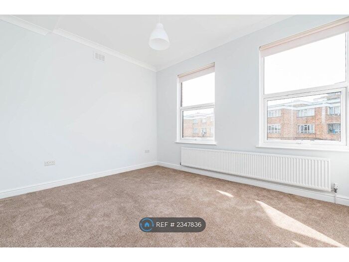 3 Bedroom Flat To Rent In Overhill Road, London, SE22