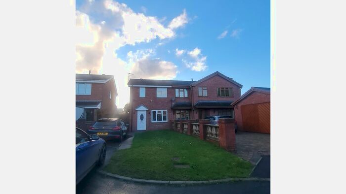2 Bedroom Property To Rent In Snipe Close, Featherstone, Wolverhampton, WV10