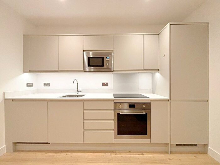 Studio To Rent In Farnborough Road, Farnborough, Surrey, GU14