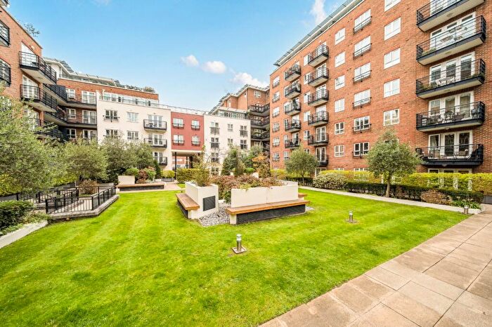 3 Bedroom Flat To Rent In Seven Kings Way, Kingston Upon Thames, Surrey, KT2