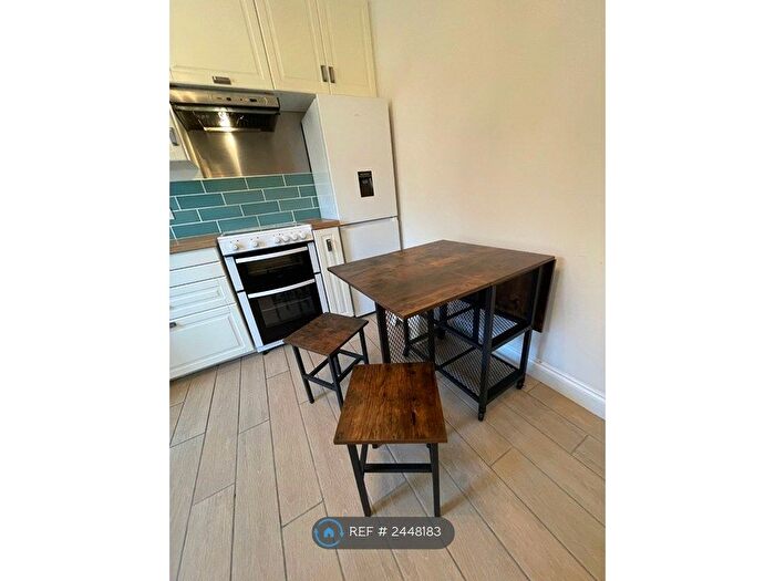 1 Bedroom Flat To Rent In Euclid Street, Swindon, SN1